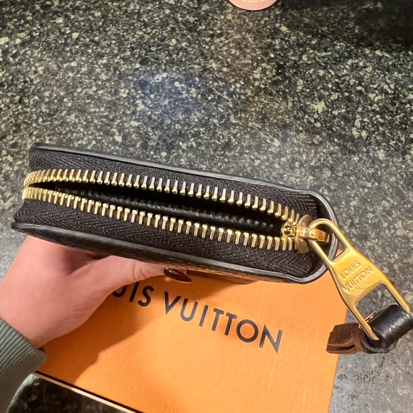 black zippy Louis Vuitton wallet - Picture 3 of 8